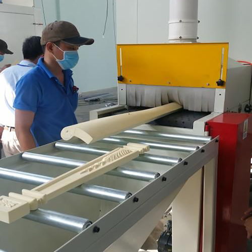 武漢輸送式平板自動噴砂機 高效去氧化皮，提升涂層附著力技術解析